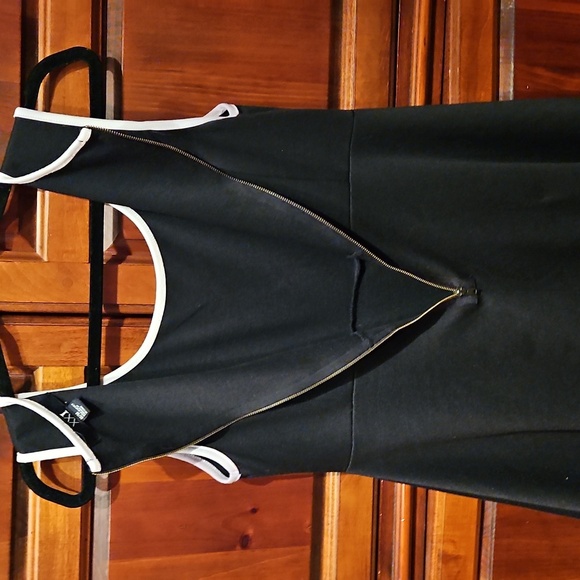 Black Sleeveless Dress, White Trim, Gold Buttons, Sz Med, Classic Look - Picture 8 of 9